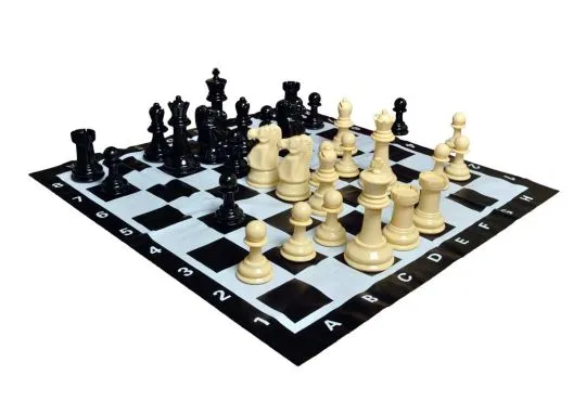 8" Plastic Garden Chess Set
